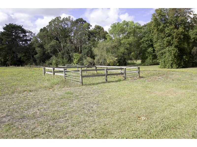 225 Bartons Road, Buffalo VIC 3958