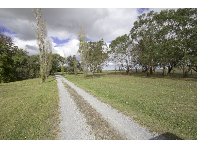 225 Bartons Road, Buffalo VIC 3958