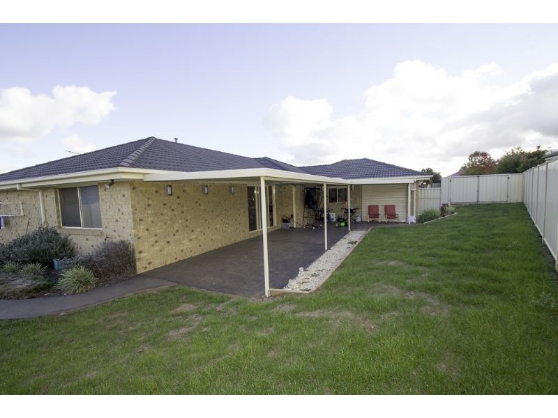 17 Carr Avenue, Leongatha VIC 3953