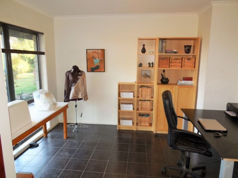 2450 Grandridge Road, Hallston VIC 3953