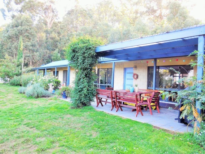 2450 Grandridge Road, Hallston VIC 3953