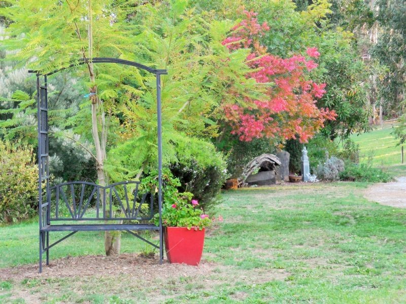 2450 Grandridge Road, Hallston VIC 3953