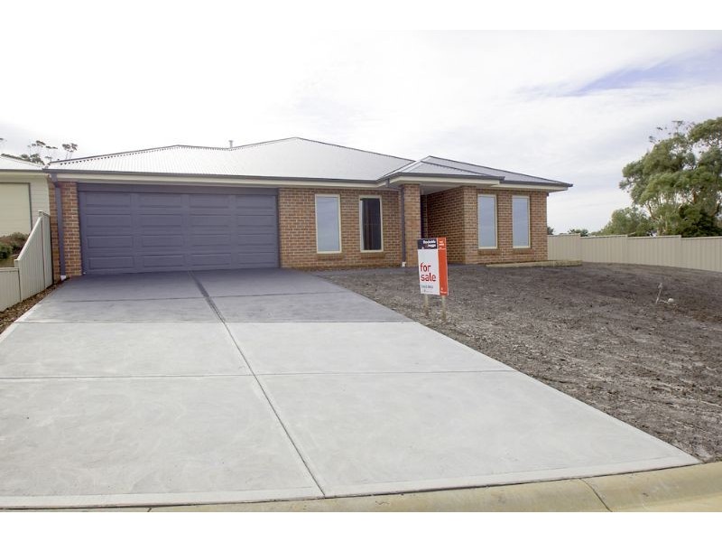 5 Burrows Way, Leongatha VIC 3953