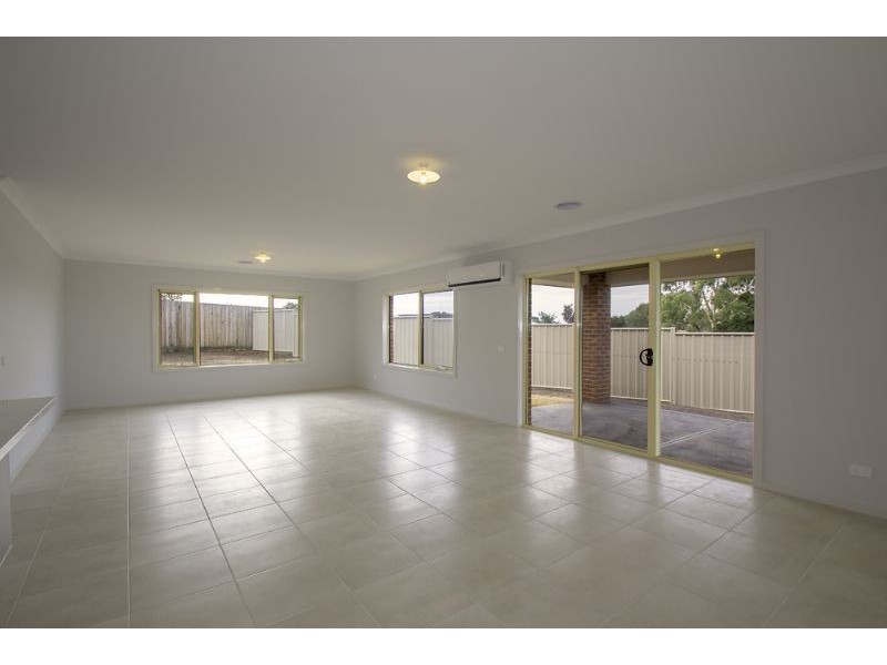 5 Burrows Way, Leongatha VIC 3953