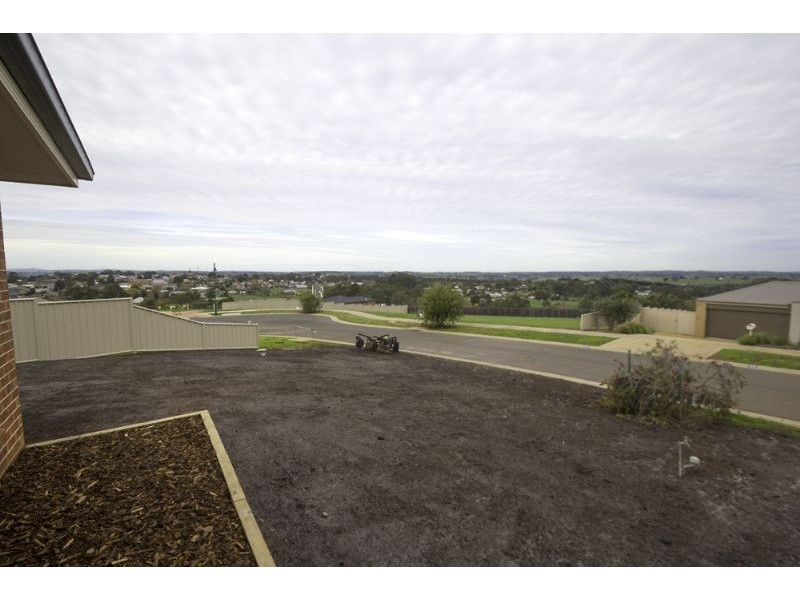 5 Burrows Way, Leongatha VIC 3953