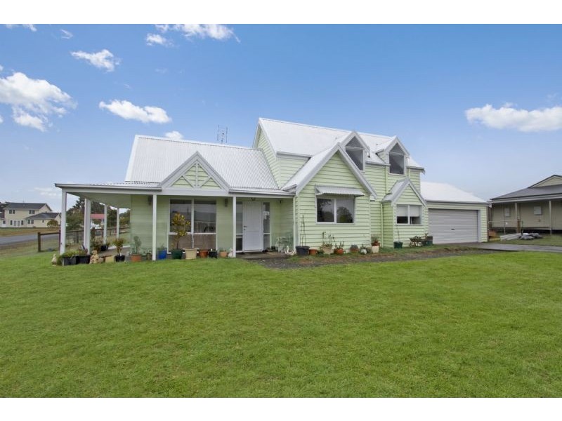 11 Walters Street, Trentham VIC 3458