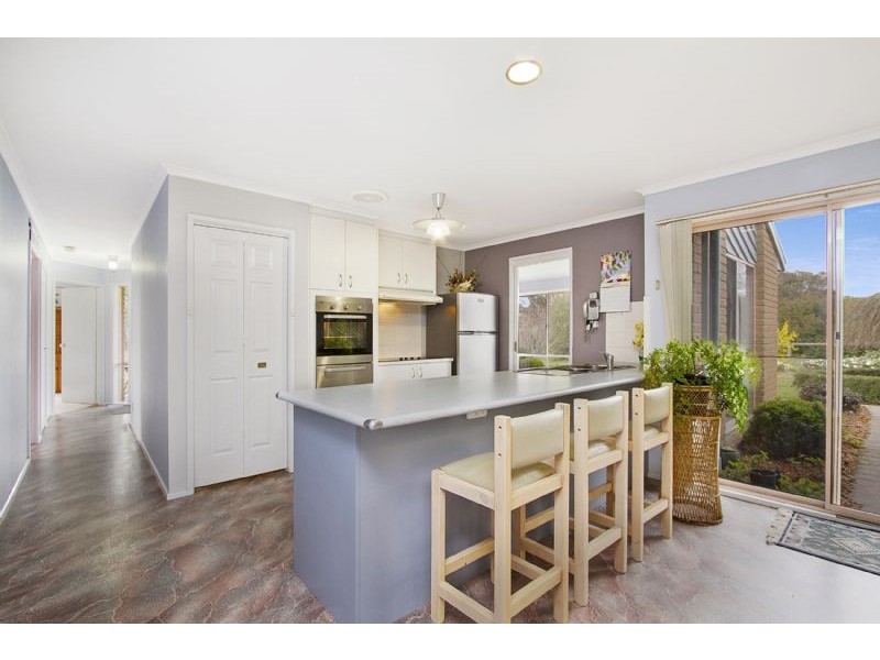 6 Robertson Drive, Newham VIC 3442