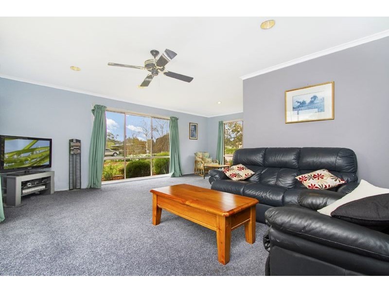 6 Robertson Drive, Newham VIC 3442