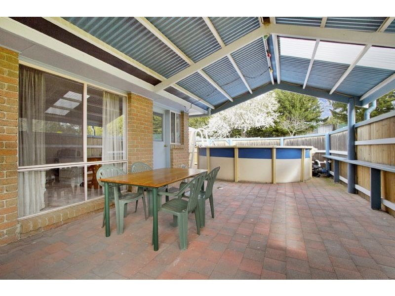 6 Robertson Drive, Newham VIC 3442