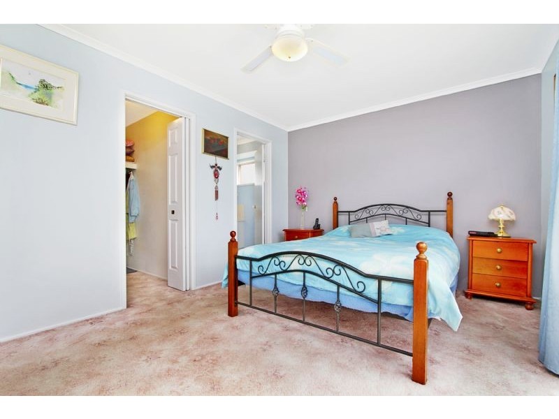 6 Robertson Drive, Newham VIC 3442