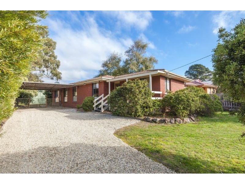 14 Russell Avenue, Woodend VIC 3442