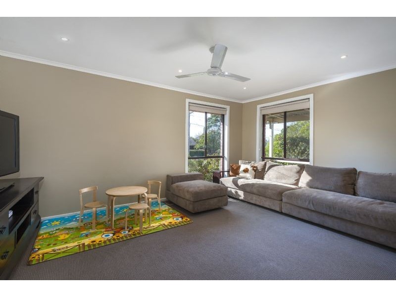 14 Russell Avenue, Woodend VIC 3442