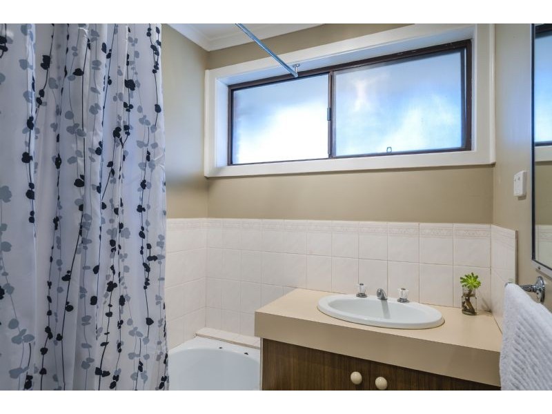 14 Russell Avenue, Woodend VIC 3442