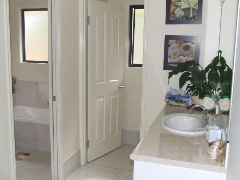 1 Treetops Crt, Mooloolah Valley QLD 4553