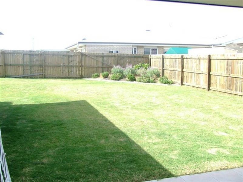 4 Crater St, Caloundra West QLD 4551