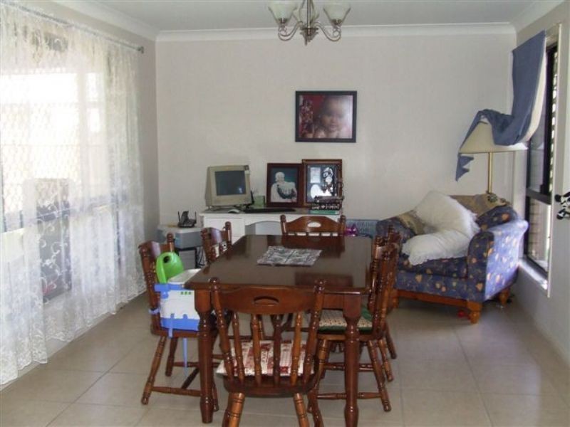 4 Crater St, Caloundra West QLD 4551