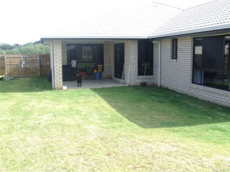 4 Crater St, Caloundra West QLD 4551