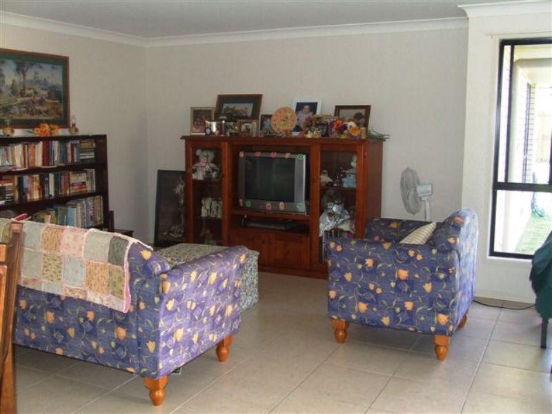 4 Crater St, Caloundra West QLD 4551