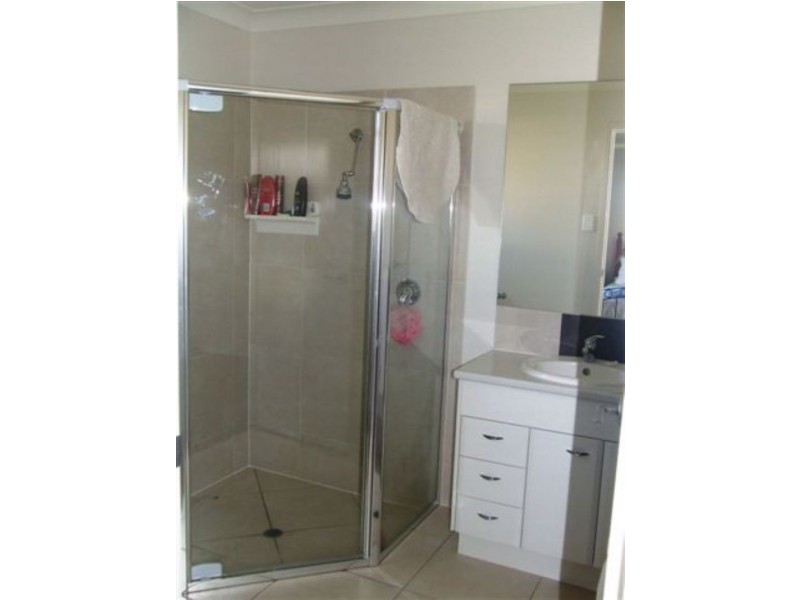 4 Crater St, Caloundra West QLD 4551