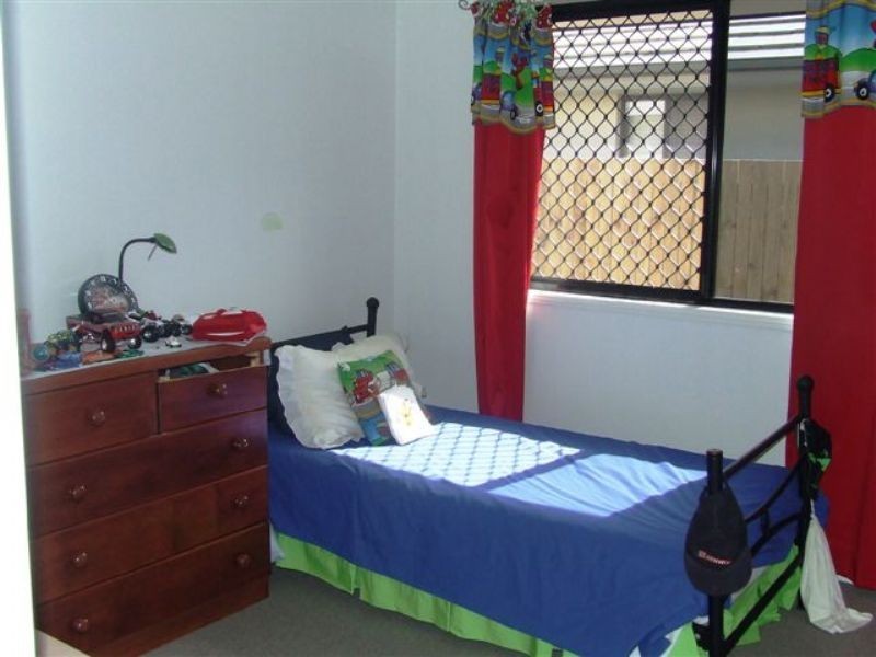 4 Crater St, Caloundra West QLD 4551