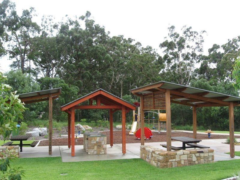 325 High Park Cres, Little Mountain QLD 4551