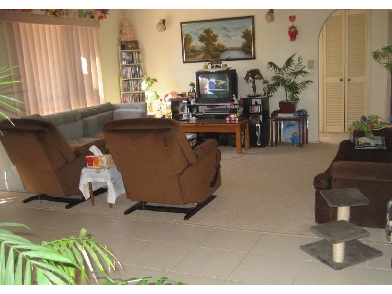 1/18 Baldwin St, Golden Beach QLD 4551