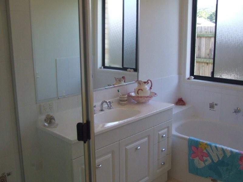 25 Maddock Ave, Mooloolah Valley QLD 4553
