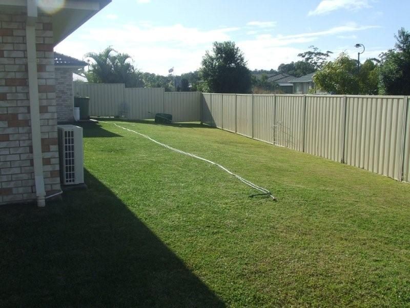 25 Maddock Ave, Mooloolah Valley QLD 4553