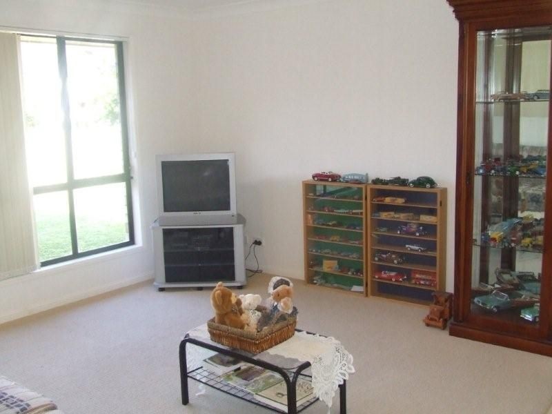 25 Maddock Ave, Mooloolah Valley QLD 4553