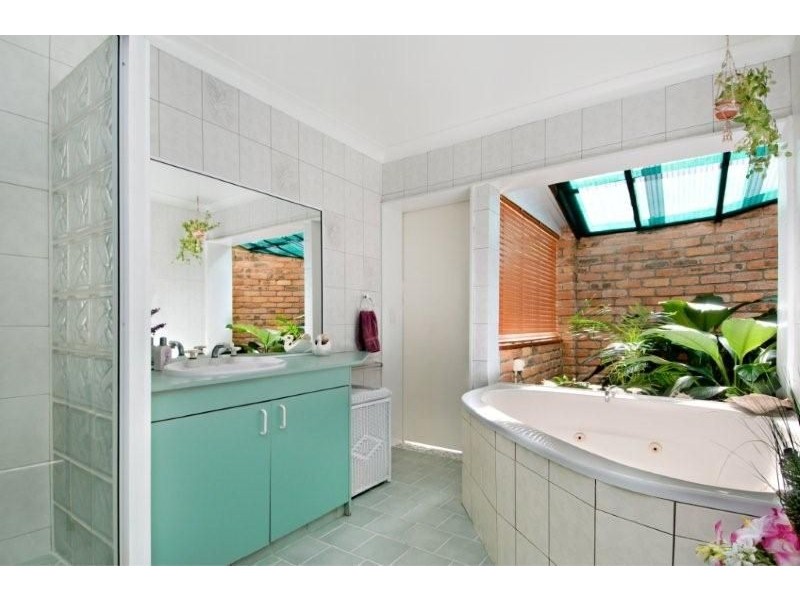 5 Treetops Crt, Mooloolah Valley QLD 4553