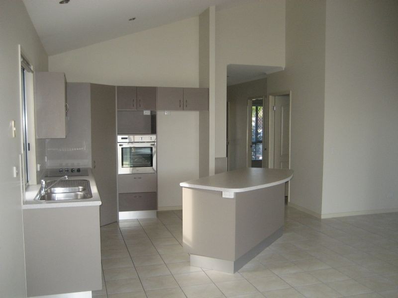 2 Brushbox Pl, Meridan Plains QLD 4551