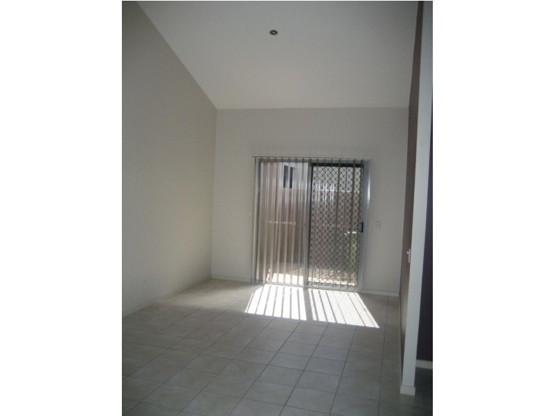 2 Brushbox Pl, Meridan Plains QLD 4551