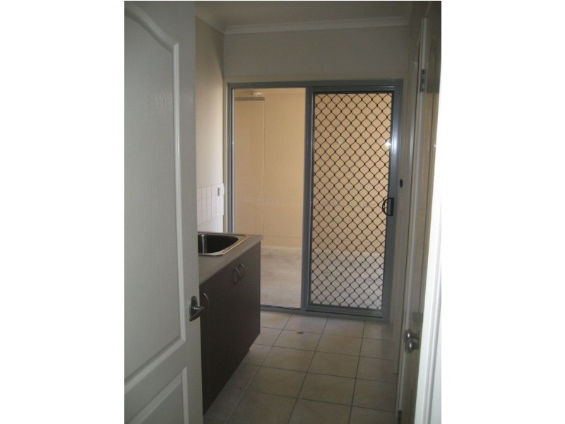 2 Brushbox Pl, Meridan Plains QLD 4551