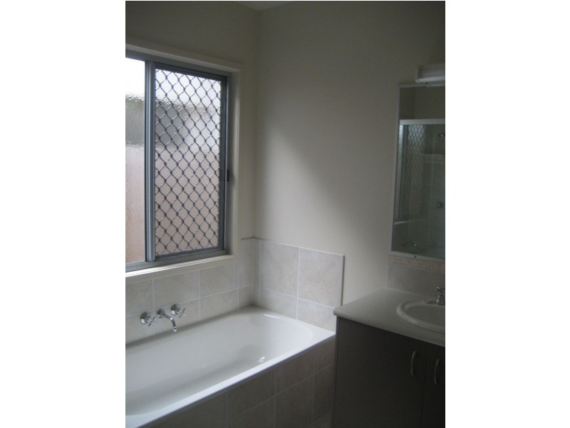 2 Brushbox Pl, Meridan Plains QLD 4551