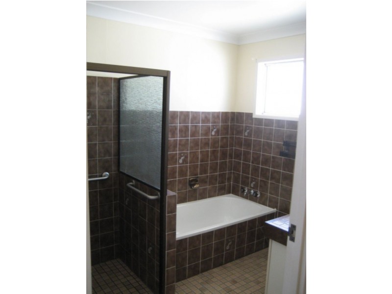 2/49 Wavell Ave, Golden Beach QLD 4551