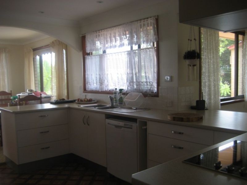 8 Rowell St, Battery Hill QLD 4551
