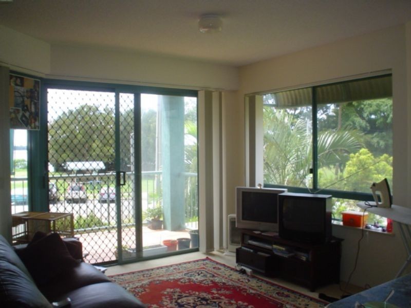 2/64 Esplanade, Golden Beach QLD 4551
