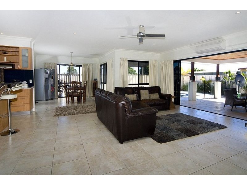 9 Schnappering Close, Pelican Waters QLD 4551