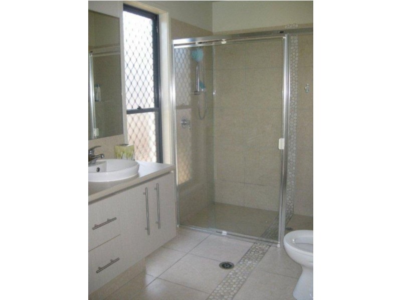 8 Tulipwood Court, Meridan Plains QLD 4551