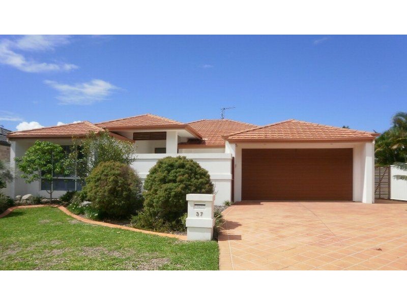 37 Millennium Circuit, Pelican Waters QLD 4551