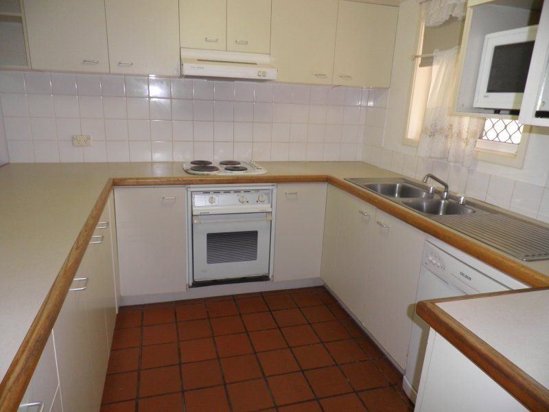 13/2 Landsborough Parade, Golden Beach QLD 4551