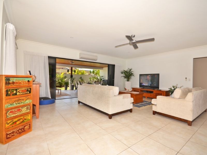 9 Schnappering Close, Pelican Waters QLD 4551