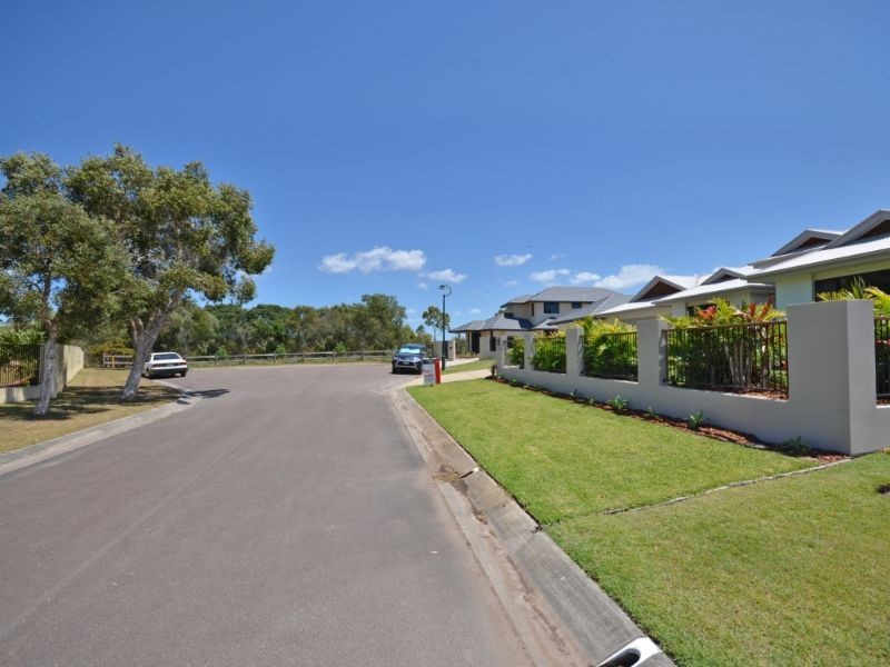9 Schnappering Close, Pelican Waters QLD 4551