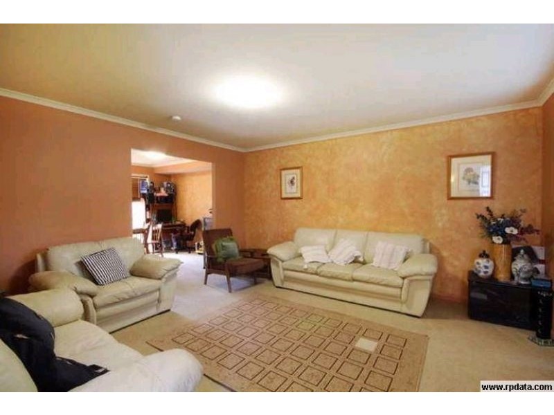 11 Stradbroke Drive, Little Mountain QLD 4551