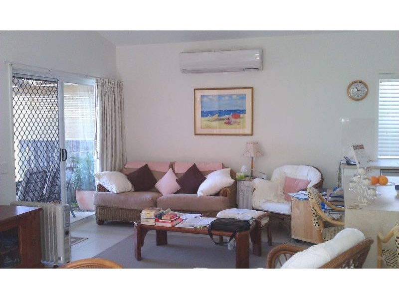 8 Eyre Place, Caloundra West QLD 4551