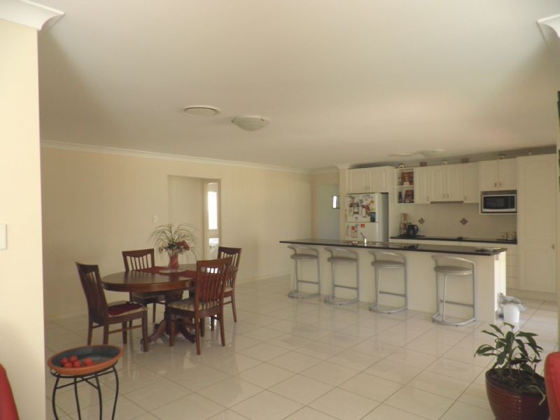 37 Hillview Crescent, Little Mountain QLD 4551