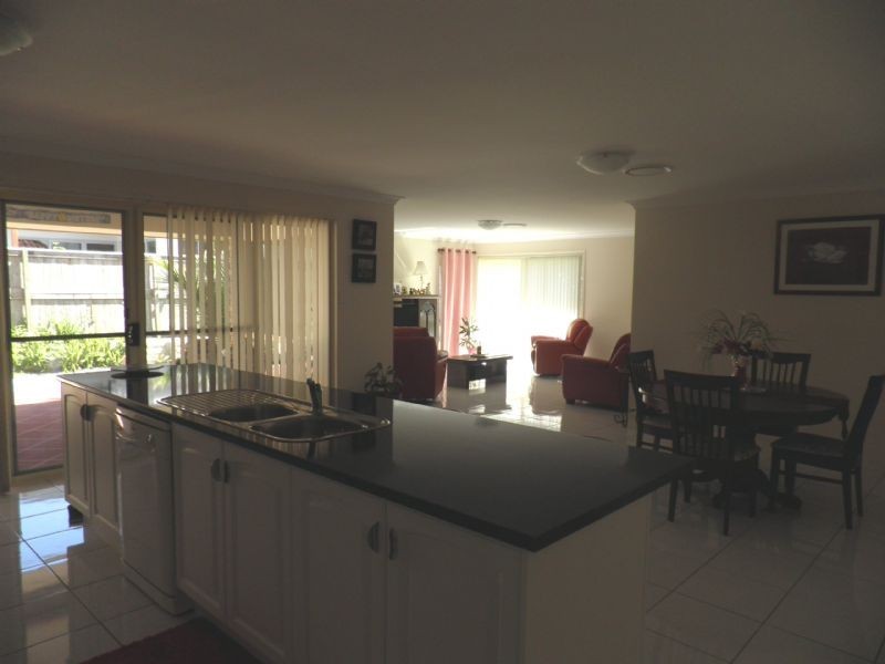 37 Hillview Crescent, Little Mountain QLD 4551