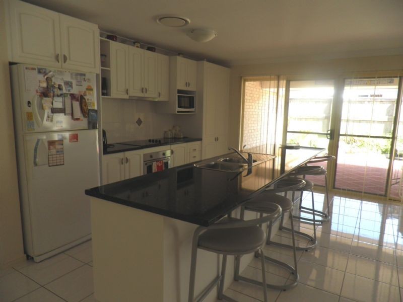 37 Hillview Crescent, Little Mountain QLD 4551