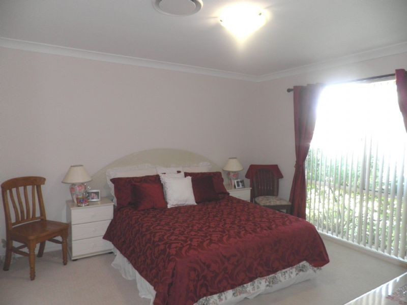 37 Hillview Crescent, Little Mountain QLD 4551