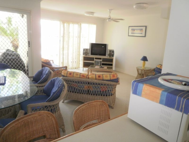 8/2 Landsborough Parade, Golden Beach QLD 4551